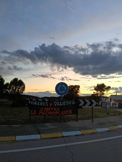 Paredes vuelve a alzar la voz contra la macroplanta de Huelves en plena visita de la Junta por San Isidro