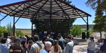 Paredes vuelve a alzar la voz contra la macroplanta de Huelves en plena visita de la Junta por San Isidro