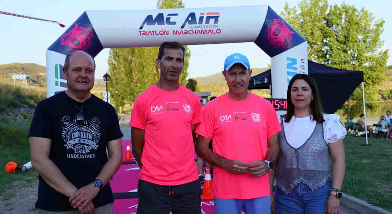 Pareja recupera con éxito su triatlón y convierte el Azud en escenario de una gran jornada deportiva 2 Pareja recupera con éxito su triatlón y convierte el Azud en escenario de una gran jornada deportiva