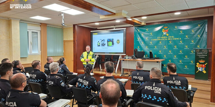 Policías locales de seis municipios conquenses se alían con la Guardia Civil para intensificar el control del transporte 1 Policías locales de seis municipios conquenses se alían con la Guardia Civil para intensificar el control del transporte