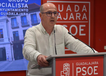 Rojo lamenta que Guarinos utilice la estación de autobuses para confrontar, mientras lleva tres años sin sentarse con la Junta para abordar la reforma