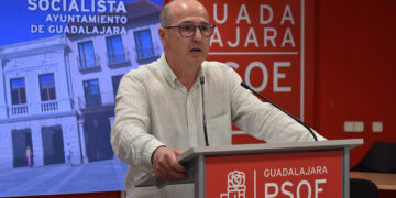Rojo lamenta que Guarinos utilice la estación de autobuses para confrontar, mientras lleva tres años sin sentarse con la Junta para abordar la reforma
