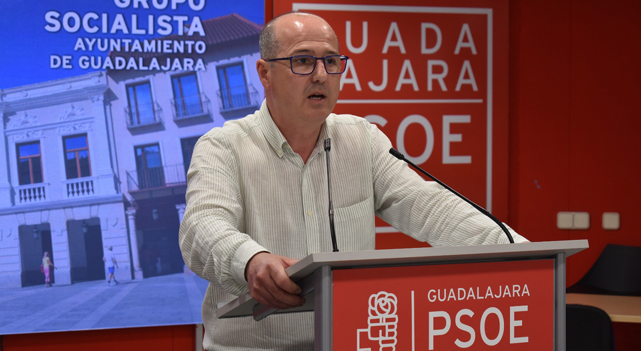 Rojo lamenta que Guarinos utilice la estación de autobuses para confrontar, mientras lleva tres años sin sentarse con la Junta para abordar la reforma 2 Rojo lamenta que Guarinos utilice la estación de autobuses para confrontar, mientras lleva tres años sin sentarse con la Junta para abordar la reforma