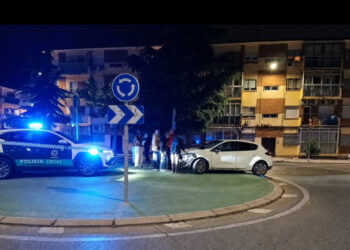 Sancionado un conductor tras provocar un accidente nocturno en la glorieta de Álvaro de Luna en Cuenca