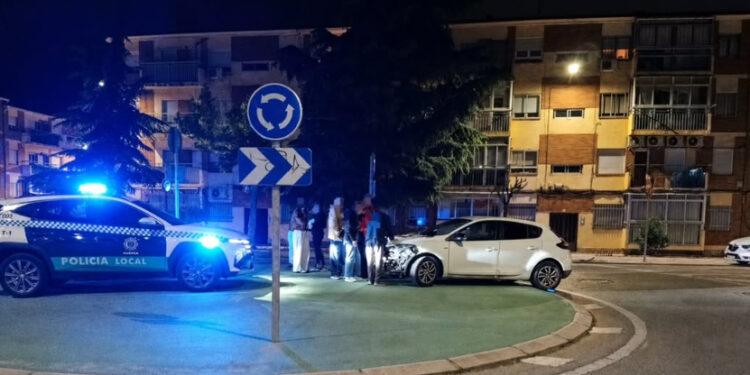 Sancionado un conductor tras provocar un accidente nocturno en la glorieta de Álvaro de Luna en Cuenca