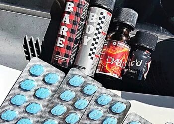 Sorprenden a un cura de Cuenca conduciendo por el centro de Madrid con 'popper' y viagra