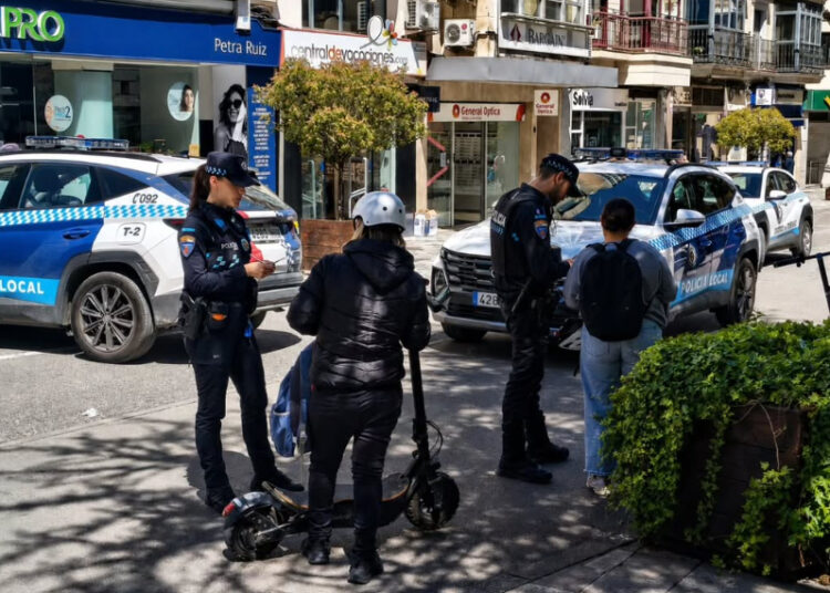 Sorpresa en los controles de Cuenca 10 multas por el cinturón en una mañana y ultimátum a patinetes