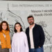 Tarancón se suma al Día Internacional de los Museos con un mural 3 Tarancón se suma una edición más al Día Internacional de los Museos con un mural realizado por la artista taranconera Marta Jiménez Centenera en el escaparate del Museo de Arte Contemporáneo. Precisamente el título de esta exposición es ‘Museos uniendo un mundo dividido’, que coincide con el lema elegido este año para conmemorar dicha efeméride. Este tema también guía las celebraciones del 80 aniversario del ICOM (Consejo Internacional de Museos) a lo largo del año. “Una vez más apostamos por el talento de nuestros artistas, en este caso de Marta Jiménez, que como experta en arte ha colaborado con nosotros como jurado de concursos, ha expuesto dentro de la sección arte taranconero del Museo de Emiliano Lozano, y en otras muchas iniciativas”, ha subrayado el concejal de Cultura y Turismo, Raúl Añover, que junto a la primera teniente de alcalde, Riánsares López, en el Día de los Museos ha querido poner en valor como “los museos son lugares de aprendizaje, son espacios públicos de confianza desde donde se fomenta el respeto mutuo, la cohesión social, el arte como motor de cambio”. También ha querido hacer hincapié en que los museos ayudan a reconstruir la conexión entre generaciones, comunidades y fronteras, fomentando el diálogo, el entendimiento, la inclusión y la paz dentro y entre las comunidades de todo el mundo. Más información sobre el lema de este año El tema «Museos uniendo un mundo dividido» destaca el potencial de los museos para actuar como puentes entre las divisiones culturales, sociales y geopolíticas, fomentando el diálogo, el entendimiento y la paz dentro y entre las comunidades de todo el mundo. Los museos no borran las diferencias, sino que crean las condiciones para que estas se comprendan y se traten con respeto: salvaguardando el patrimonio y la memoria, ofreciendo aprendizaje y reflexión, y proporcionando espacios acogedores donde se pueden escuchar voces diversas. Abiertos y accesibles, los museos fomentan la diversidad y la sostenibilidad.