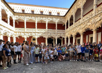 Un centenar de alumnas y alumnos de Guadalajara desarrollan sus conocimientos de robótica y programación en una jornada lúdica y creativa en el Infantado