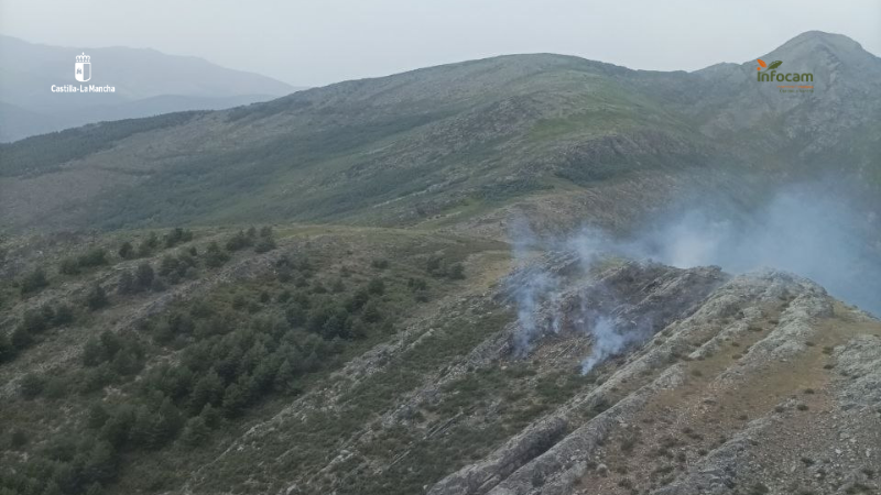 Controlado el incendio de monte bajo en Palancares de Tamajón tras cuatro horas de trabajos 2 Un incendio de monte bajo en Palancares de Tamajón moviliza a cerca de treinta efectivos