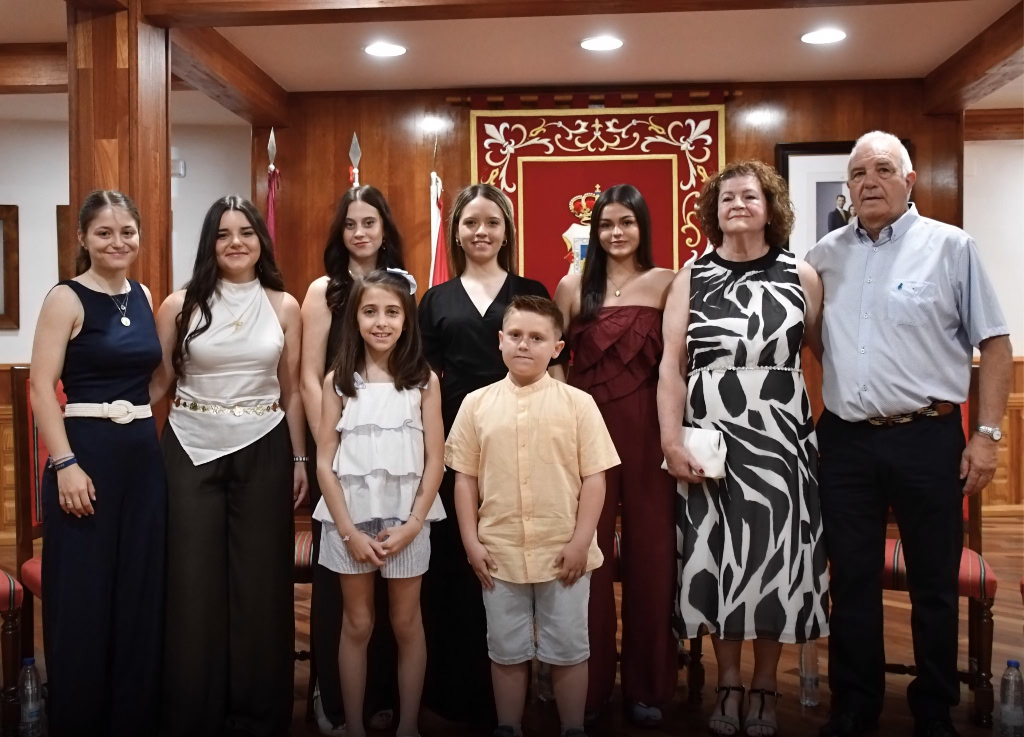 Presentada la Corte de Honor de las Fiestas y Feria Nuestra Señora de Riánsares 2026 2 Presentada la Corte de Honor de las Fiestas y Feria Nuestra Señora de Riánsares 2026