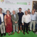 ADESIMAN recoge el Premio Regional de Medio Ambiente de Castilla-La Mancha por su impulso a la transición energética en el medio rural 3 La Federación para el Desarrollo de la Sierra y Mancha Conquense, ADESIMAN, ha recogido hoy el Premio Regional de Medio Ambiente de Castilla-La Mancha 2026, en la categoría vinculada a las energías renovables, la movilidad sostenible y la eficiencia energética, concedido por el Gobierno regional a través de la Consejería de Desarrollo Sostenible. El galardón reconoce la apuesta de la entidad por el desarrollo rural sostenible, la transición energética y el impulso de comunidades energéticas locales en los municipios de la Sierra y Mancha Conquense. La entrega se ha celebrado en Ocaña, en el marco del acto institucional del Día Regional del Medio Ambiente 2026, en el que el Gobierno de Castilla-La Mancha ha reconocido a 13 proyectos, entidades y profesionales de la región por su contribución a la sostenibilidad, la conservación del entorno, la acción climática y la generación de oportunidades desde el respeto al medio ambiente. Este reconocimiento pone en valor el trabajo que ADESIMAN viene desarrollando a través de su Oficina de Transformación Comunitaria, una herramienta de asesoramiento, acompañamiento y dinamización territorial orientada a facilitar que ayuntamientos, ciudadanía, pequeñas empresas y entidades locales puedan participar de forma activa en nuevos modelos de producción, consumo y gestión compartida de la energía. El presidente de ADESIMAN, Víctor Jiménez, ha expresado el agradecimiento de la entidad por un galardón que considera compartido con todo el territorio: “Recibimos este premio con enorme gratitud y también con responsabilidad. Es un reconocimiento al esfuerzo de muchos municipios, alcaldías, técnicos, entidades colaboradoras y vecinos que están demostrando que la transición energética también puede construirse desde los pueblos, con proyectos cercanos, útiles y adaptados a la realidad del medio rural”. Jiménez ha trasladado el agradecimiento de ADESIMAN al Gobierno de Castilla-La Mancha y a la Consejería de Desarrollo Sostenible “por visibilizar el trabajo que se realiza desde los Grupos de Desarrollo Rural y por reconocer que los pequeños municipios no solo forman parte de la transición ecológica, sino que pueden ser protagonistas de ella”. En este sentido, ha subrayado que el premio “anima a seguir trabajando para que la sostenibilidad sea una oportunidad real de ahorro, participación, innovación y futuro para la Sierra y Mancha Conquense”. La entidad ha destacado, de igual forma, la importancia de la colaboración con el Ministerio para la Transición Ecológica y el Reto Demográfico, MITECO, y con el Instituto para la Diversificación y Ahorro de la Energía, IDAE, en el marco de las políticas estatales de impulso a las Oficinas de Transformación Comunitaria y a las comunidades energéticas. Este apoyo ha sido clave para consolidar una línea de trabajo que permite acercar la transición energética a los pueblos y facilitar que los beneficios ambientales, económicos y sociales de las energías renovables lleguen también al medio rural. ADESIMAN también ha destacado la relevancia del trabajo compartido con el Grupo Motor para la Transición Energética, con REDEIA y con Emprendedorex, parte fundamental de ese grupo motor, en la generación de conocimiento, el intercambio de experiencias y el impulso de herramientas prácticas para que los Grupos de Acción Local y otros agentes territoriales puedan liderar procesos de transición energética desde una perspectiva rural, participativa y cooperativa. El proyecto desarrollado por ADESIMAN se basa en una idea sencilla pero transformadora: que los municipios rurales no sean meros espectadores de la transición energética, sino protagonistas activos de un cambio que puede contribuir al ahorro energético, a la mejora de la sostenibilidad local, a la participación ciudadana y a la generación de nuevas oportunidades de desarrollo. Con ese enfoque, el Grupo de Desarrollo Rural está acompañando a los municipios de la Sierra y Mancha Conquense en la creación de comunidades energéticas locales, ofreciendo información, apoyo técnico y orientación para que cada proyecto pueda adaptarse a las características de cada localidad. La iniciativa refuerza, además, el papel de los ayuntamientos, las entidades locales, el tejido social y la ciudadanía como agentes esenciales para avanzar hacia modelos energéticos más democráticos, eficientes y sostenibles. Además, la experiencia desarrollada por ADESIMAN a través de esta Oficina de Transformación Comunitaria ha servido de base para la creación de un proyecto de cooperación de ámbito regional en el que participan 13 Grupos de Desarrollo Rural de Castilla-La Mancha. Esta iniciativa plantea avanzar en la creación de comunidades energéticas desde el territorio, apoyándose en Oficinas de Transformación Energética y en el uso de herramientas de inteligencia artificial para mejorar la información, el asesoramiento, la gestión de datos y el acompañamiento técnico a los promotores. Para el Grupo, este premio es un reconocimiento colectivo al compromiso de los municipios, alcaldías, entidades colaboradoras, técnicos, ciudadanía y agentes del territorio que están participando en el despliegue de un modelo energético más cercano, cooperativo y vinculado al desarrollo rural. La Federación considera, asimismo, que la transición energética representa una oportunidad estratégica para los pequeños municipios, no solo desde el punto de vista ambiental, sino también como herramienta para reducir costes, fortalecer la autonomía local, mejorar la cohesión territorial y avanzar en nuevas formas de innovación social en el medio rural. Con este galardón, ADESIMAN reafirma su compromiso con la sostenibilidad, la acción climática y el desarrollo equilibrado de la Sierra y Mancha Conquense, y continuará trabajando para que las comunidades energéticas locales se consoliden como una herramienta útil, realista y transformadora al servicio de los pueblos.