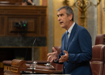Antonio Román: “La respuesta frente al sufrimiento no puede consistir en eliminar al que sufre, se tiene que aliviar desde la medicina, la atención y el apoyo familiar” 4 Antonio Román “La respuesta frente al sufrimiento no puede consistir en eliminar al que sufre, se tiene que aliviar desde la medicina, la atención y el apoyo familiar”