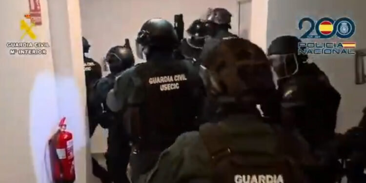 Cae una red de atracadores de bancos que asaltó una sucursal en El Casar y robó 132.000 euros en una noche 1 Cae una red de atracadores de bancos que asaltó una sucursal en El Casar y robó 132.000 euros en una noche