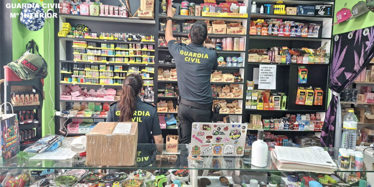 Cae una red que vendía hachís y marihuana en 'grow-shops' y máquinas expendedoras del centro de Cuenca