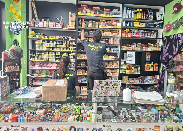 Cae una red que vendía hachís y marihuana en 'grow-shops' y máquinas expendedoras del centro de Cuenca