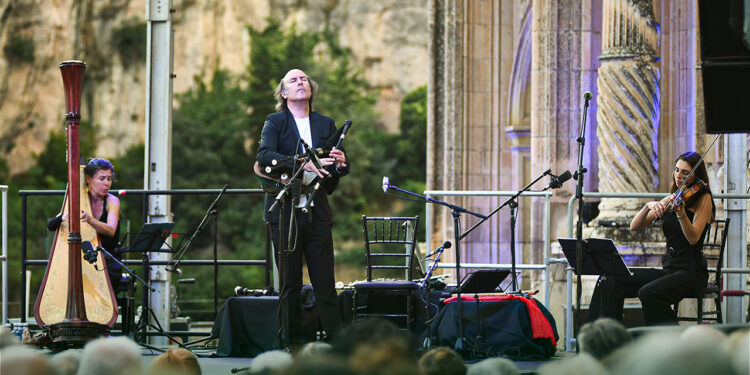 Carlos Núñez llena el Parador de Cuenca con un emocionante viaje entre Beethoven y la tradición celta