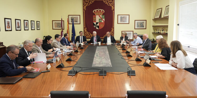 Castilla-La Mancha prepara su gran reforma universitaria con una Ley que impulsa un modelo más innovador, competitivo y conectado a la sociedad 1 Castilla-La Mancha prepara su gran reforma universitaria con una Ley que impulsa un modelo más innovador, competitivo y conectado a la sociedad