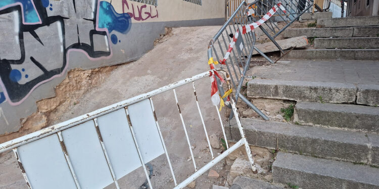 Cuenca en Marcha reclama la reparación de las escaleras de la calle María Luisa Vallejo