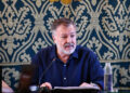 Cuenca, 29 de junio de 2026.- El alcalde Darío Dolz ha incidido hoy en los 22,5 millones de euros en inversiones previstas en la ciudad, una cifra “histórica que se ha logrado con gran esfuerzo y mucho trabajo”. Así lo ha señalado en el Debate sobre el Estado del Municipio, en el que se ha referido a la “magnífica evolución” de la ciudad en estos años, poniendo como ejemplo de la “nueva imagen” de Cuenca el Hospital Universitario, que funciona a pleno rendimiento. Más de 200 millones de euros de inversión para “un proyecto emblemático que es ya una realidad” tras un traslado “absolutamente ejemplar” de los servicios. “En el último Debate era una realidad inminente, pero hoy es tangible y evidente”, con más servicios, modernas instalaciones y tecnología de última generación. También el Plan XCuenca, subrayando cómo los terrenos de ADIF han comenzado a tomar forma con los dos aparcamientos y los avances en el vial a la estación del AVE con la próxima publicación en el Diario Oficial de Castilla-La Mancha por parte del Gobierno regional del estudio de alternativas; y las obras de accesibilidad al Casco, que “avanzan a su máxima capacidad”. Y la prioridad que ha sido y sigue siendo la mejora y transformación de los barrios, con actuaciones ejecutadas como la rehabilitación integral de La Paz, la renovación de la Plaza de Santa Ana, el paso peatonal bajo el Puente de la Trinidad, el bulevar de Cañadillas, la pasarela del Arco de Bezudo… Dolz se ha referido asimismo a las actuaciones en marcha o a punto de iniciarse, como la rehabilitación de Hurtado de Mendoza, la mejora de los accesos a Fuente del Oro, la mejora de firmes en Paseo de San Antonio, las obras en marcha de la futura Oficina de Empleo, las obras de gran envergadura de la Muralla. En este punto ha añadido las obras en pedanías, como a través del POS la mejora de parques públicos en Mohorte y Nohales; el acondicionamiento de calles en Cólliga, Tondos y Valdecabras; la mejora del alumbrado público en Colliguilla y La Melgosa; y la renovación de redes de agua en Villanueva de los Escuderos. También la inversión con fondos propios para el Consultorio Médico y de Usos Múltiples de Mohorte, y la finalización del frontón corto de Nohales. Y por supuesto, las actuaciones ya anunciadas y en tramitación como son la reforma de la zona centro y las inversiones de 3,9 millones para Tiradores Altos y Bajos, y 700.000 euros para Los Moralejos, poniendo en valor el convenio firmado con la Junta de Comunidades, así como los 10,7 millones de euros de inversión que se van a ejecutar gracias a los fondos europeos. Fondos con los que se va a acometer cambios en la zona del río Júcar para potenciarlo como catalizador social y ambiental, la gestión del Alfar de Pedro Mercedes, el Centro Social de San Antón o la rehabilitación del antiguo Icona con la vista puesta en convertirlo en sede de UFIL. Por su parte, con el Consorcio de la Ciudad de Cuenca se ha acometido ya la primera fase de rehabilitación de la Iglesia de la Virgen de la Luz; la reforma de la Casa de la Demandadera que acoge ya la segunda promoción del Centro de Creadores Contemporáneos de Cuenca; la avanzada rehabilitación del edificio de la UNED o las mejoras en el entorno del Santuario de las Angustias. Y con los Presupuestos Participativos están ya en licitación la ubicación de viales, pérgolas y zona biosaludable inclusiva en Las Cañadillas y la mejora del entorno urbano junto al Cadig Crisol. El alcalde ha subrayado que, además de las inversiones en infraestructuras, el mantenimiento urbano sigue siendo una constante, con 1,2 millones de euros anuales en los planes específicos, la rehabilitación de la Ronda Oeste por 350.000 euros, el plan de señalización por 150.000 euros anuales, el mantenimiento de áreas infantiles con 170.000 euros anuales y el de los centros escolares por 70.000 euros al año. Áreas infantiles Un apartado especial, ha dicho Dolz, merecen las áreas infantiles, “a las que hemos dado una vuelta completa”. En 2025 se invirtieron 700.000 euros para renovar 9 de ellas, ya en uso, en los Parques de Fátima, Príncipes, Moralejos, Europa y Cañadillas, y en Villa Luz, Plaza de San José Obrero de Las Quinientas, Plaza L’Aquila y pedanía de La Melgosa. Se sumarán en este 2026 la inversión de un millón de euros acometiendo un total de 12 nuevas áreas infantiles y 3 parques de calistenia. En concreto, se ubicarán en los Parques de Siglo XXI, San Fernando, Huécar, Adolfo Suárez, Santa Ana y Dos Ríos, en estos dos últimos casos también con calistenia. También en Cólliga, Colliguilla, Mohorte, Nohales, Tondos y Villanueva de los Escuderos, así como calistenia en La Melgosa. “Es movimiento económico y también trabajo para nuestras empresas” Dolz ha subrayado que “estamos orgullosos porque estas inversiones suponen avanzar en ese proyecto de ciudad que tenemos tan claro en nuestra cabeza”, añadiendo que “además, es movimiento económico, trabajo para nuestras empresas y mantenimiento de empleo, con lo que beneficia al conjunto de la ciudad”. Ha afirmado que “pese a todo, sabemos que no es suficiente y que hay que seguir trabajando porque nuestros barrios y pedanías necesitan mucha inversión, y no vamos a cejar en este empeño”.