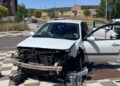 Un accidente de tráfico ocurrido durante la mañana de hoy ha dejado a dos conductores heridos tras la colisión de sus respectivos turismos. El siniestro se ha producido en la ciudad de Cuenca, concretamente en la intersección que une la calle Magdalena de Santiago-Fuentes con la calle De Leonor Plantagenet. Efectivos de la Policía Local de Cuenca se han desplazado hasta el lugar de los hechos para iniciar las diligencias correspondientes e investigar las causas exactas que han provocado el fuerte impacto entre ambos vehículos. Tras una primera asistencia en el lugar del accidente, los servicios de emergencia han trasladado a los dos conductores afectados al Hospital Universitario de Cuenca para realizarles una valoración médica completa. Tal y como recoge el archivo de liberaldecastilla.com, la seguridad vial y el control de tráfico en las intersecciones urbanas de Cuenca han protagonizado diversas coberturas a lo largo del último año. Los registros históricos de este medio muestran una tendencia de incidencias similares en cruces de la capital que precisan la rápida intervención de la unidad de atestados y ambulancias. Esta evolución subraya la importancia de los continuos llamamientos de seguridad por parte de las autoridades locales, quienes insisten en la necesidad de extremar la precaución al volante y respetar la señalización para reducir la siniestralidad en el casco urbano.