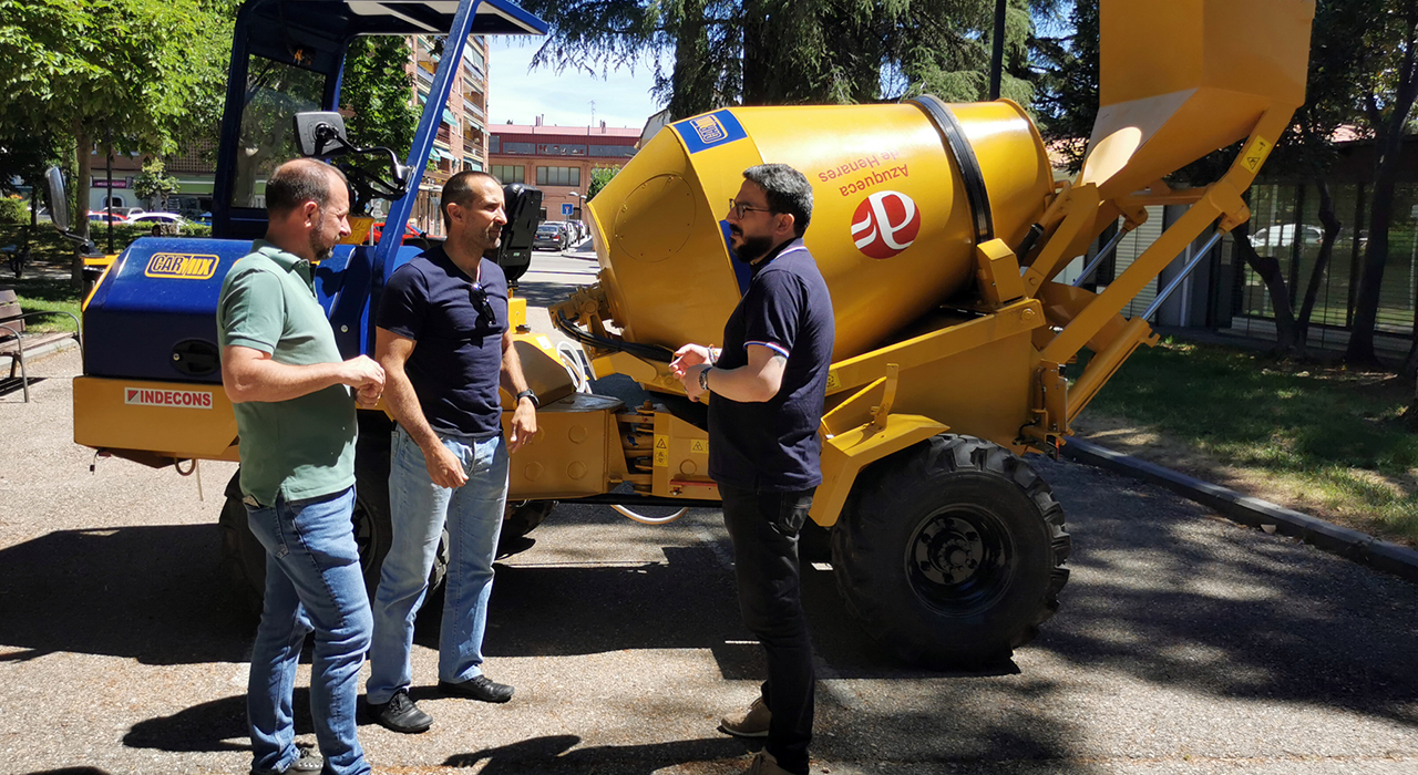 El Ayuntamiento de Azuqueca incorpora un furgón y una autohormigonera al departamento municipal de Vías y Obras 2 El Ayuntamiento de Azuqueca incorpora un furgón y una autohormigonera al departamento municipal de Vías y Obras