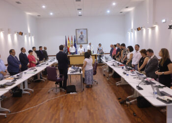 El Ayuntamiento de Guadalajara arropa a la comunidad venezolana con un minuto de silencio tras los devastadores terremotos
