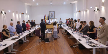 El Ayuntamiento de Guadalajara arropa a la comunidad venezolana con un minuto de silencio tras los devastadores terremotos