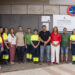El municipio guadalajareño de Marchamalo ha puesto en marcha el programa 'Marchamalo Activa Plus', una iniciativa orientada a mejorar las perspectivas laborales de ocho personas en situación de desempleo. Este proyecto, que comenzó a finales de abril y se extenderá hasta el mes de octubre, cuenta con una financiación cercana a los 123.000 euros concedida por la Consejería de Economía, Empresas y Empleo. La delegada provincial del área, Susana Blas, y el alcalde de la localidad, Rafael Esteban, han visitado a los participantes para conocer el avance de sus actividades formativas. El objetivo central de esta acción, que consta de 236 horas lectivas, es que los alumnos obtengan un certificado de profesionalidad completo en la especialidad de limpieza en espacios abiertos e instalaciones industriales. Para asimilar estos conocimientos de manera efectiva, el programa alterna la instrucción teórica con el trabajo práctico. Actualmente, las labores de los alumnos ya benefician al municipio y son visibles en diversos espacios públicos, edificios municipales y calles de Marchamalo. Archivo y evolución Al revisar el archivo de noticias de Liberal de Castilla durante el último año, se observa una clara transformación en las políticas de inserción que llegan a la provincia de Guadalajara. La transición de los antiguos planes de empleo hacia la nueva modalidad de los 'Talleres+' demuestra una apuesta autonómica por la especialización técnica certificada. A lo largo de los últimos meses, hemos documentado cómo diversas localidades del Corredor del Henares han ido adaptando estas subvenciones para formar a los vecinos en oficios específicos que los polígonos de la zona realmente demandan. El taller de Marchamalo ilustra perfectamente esta evolución y forma parte de una inyección económica mucho más amplia en la comarca. De hecho, el Gobierno regional ha aprobado proyectos similares para una decena de municipios guadalajareños durante este año, sumando una inversión total de 1.306.541 euros. Esta trayectoria confirma que el objetivo ya no es solo ofrecer ocupación temporal, sino recualificar el talento local para lograr una reinserción definitiva en el mercado laboral privado.