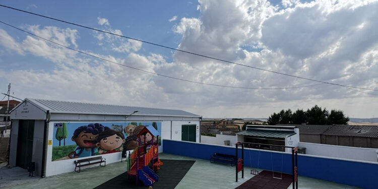 El Ayuntamiento de Torrubia del Castillo culmina la transformación de un nuevo espacio de convivencia con la inauguración de su Parque Infantil Municipal