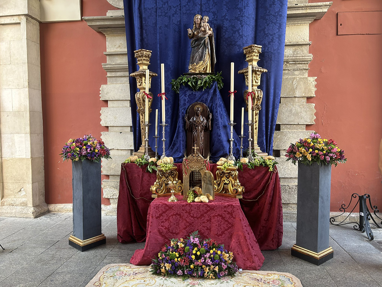 El Corpus Christi desborda el Casco Histórico de Cuenca en un domingo impulsado por la visita del Papa a Madrid 2 El Corpus Christi desborda el Casco Histórico de Cuenca en un domingo impulsado por la visita del Papa a Madrid