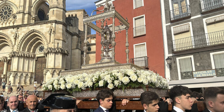 El Corpus Christi desborda el Casco Histórico de Cuenca en un domingo impulsado por la visita del Papa a Madrid 1 El Corpus Christi desborda el Casco Histórico de Cuenca en un domingo impulsado por la visita del Papa a Madrid