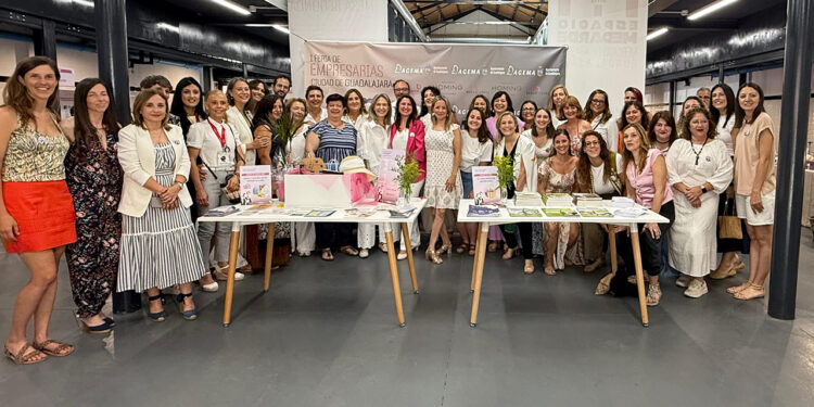 El Mercado de Abastos de Guadalajara reúne a 40 empresarias locales en una feria pionera para impulsar el talento femenino 1 El Mercado de Abastos de Guadalajara reúne a 40 empresarias locales en una feria pionera para impulsar el talento femenino