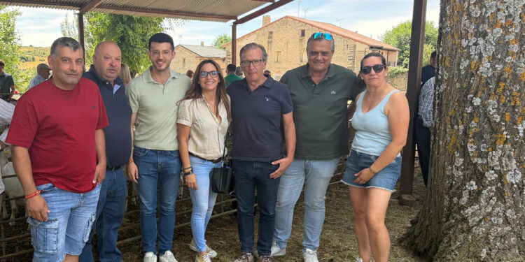 El PP de Guadalajara reivindica la ganadería como motor de la Sierra Norte en la Feria de Hiendelaencina 1 El PP de Guadalajara reivindica la ganadería como motor de la Sierra Norte en la Feria de Hiendelaencina