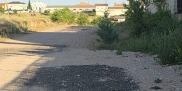 El PP de Horche reclama al Ayuntamiento la urbanización y mejora de la calle Lupiana, tras años de abandono
