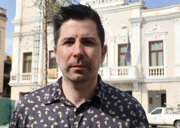 El PSOE exige el retorno de la bandera arcoíris y acusa a Guarinos de borrar las políticas LGTBI en Guadalajara