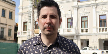 El PSOE exige el retorno de la bandera arcoíris y acusa a Guarinos de borrar las políticas LGTBI en Guadalajara