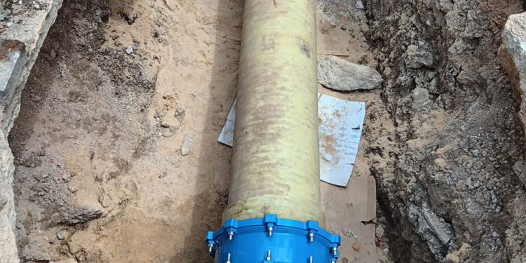 El agua vuelve a Villa Román reparada la gran avería que obligó a usar camiones cisterna