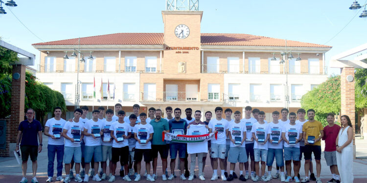 El alcalde ofrece una recepción al Sporting Cabanillas Juvenil, tras su ascenso a Nacional 1 El alcalde ofrece una recepción al Sporting Cabanillas Juvenil, tras su ascenso a Nacional