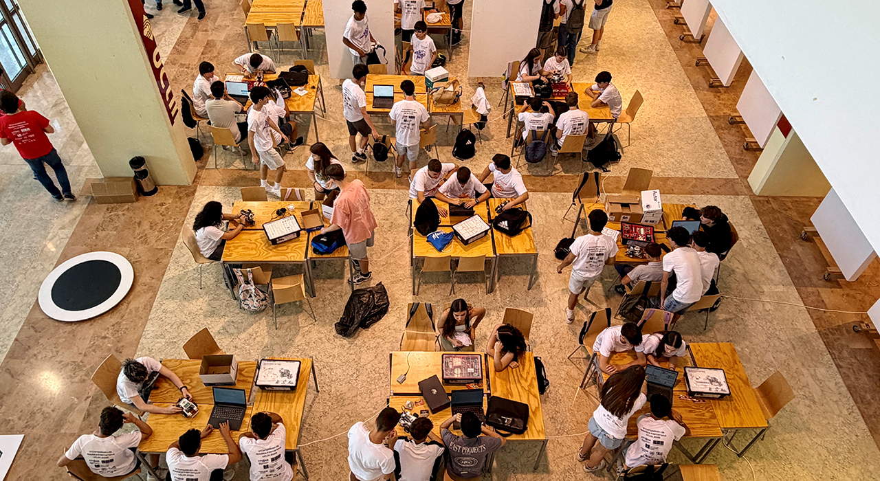 El colegio Sagrada Familia de Cuenca gana la liga regional de robótica agrícola 2 El colegio Sagrada Familia de Cuenca gana la liga regional de robótica agrícola