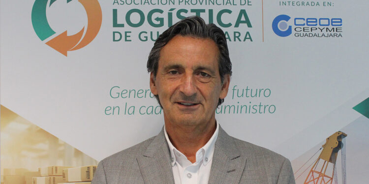 El fundador de Factor Cinco, Santiago de Vicente, asume el liderazgo de los 25.000 trabajadores logísticos de Guadalajara para impulsar el interior de la provincia 1 El fundador de Factor Cinco, Santiago de Vicente, asume el liderazgo de los 25.000 trabajadores logísticos de Guadalajara para impulsar el interior de la provincia