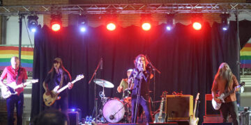 Eva Ryjlen y Corizonas coronan la temporada de conciertos en la Plaza del Pueblo de Cabanillas