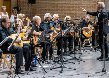Fernando, el músico de 102 años que lidera el concierto de clausura de la Rondalla del Infantado en Guadalajara