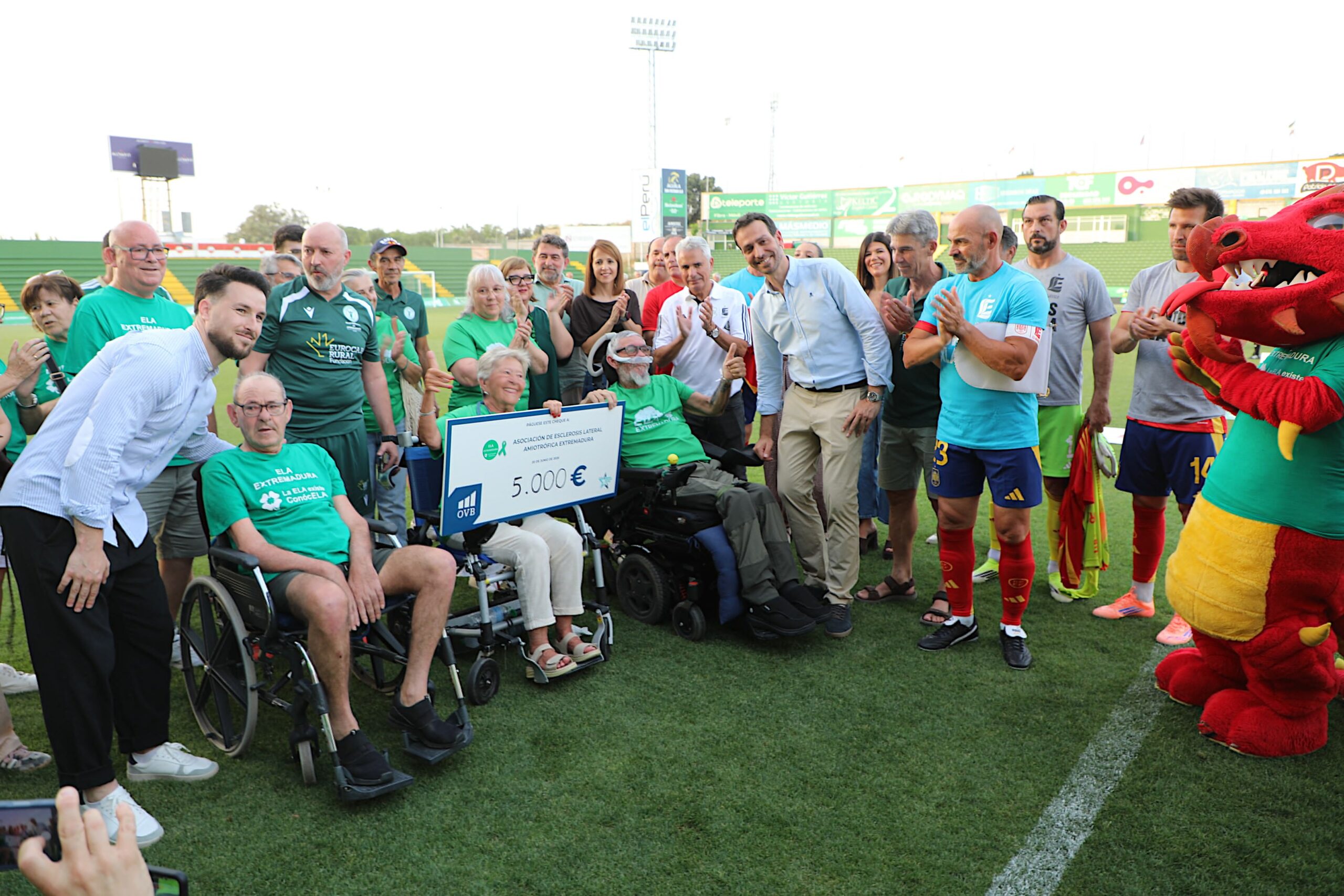 Fundación Eurocaja Rural une fuerzas con las instituciones extremeñas en un partido solidario histórico contra la ELA