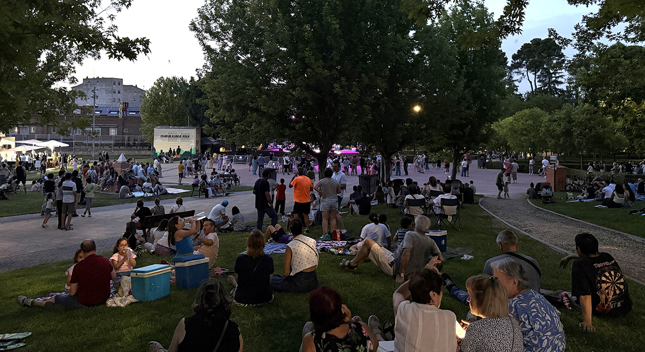 Gigantes y folclore toman San Roque y Adoratrices para dar la bienvenida al verano en Guadalajara 2 Gigantes y folclore toman San Roque y Adoratrices para dar la bienvenida al verano en Guadalajara