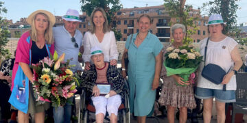 Guadalajara celebra el 107 cumpleaños de Alfonsa Camarasa en la residencia Nuevo Horizonte