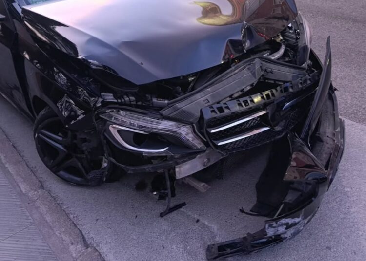 Localizado en Cuenca un conductor fugado tras estrellarse contra mobiliario y un coche aparcado en el Parque del Huécar