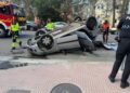 Dos heridos tras el vuelco de un coche en la calle San Ignacio de Loyola de Cuenca