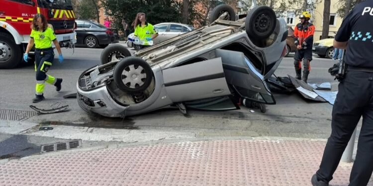 Dos heridos tras el vuelco de un coche en la calle San Ignacio de Loyola de Cuenca 1 Dos heridos tras el vuelco de un coche en la calle San Ignacio de Loyola de Cuenca