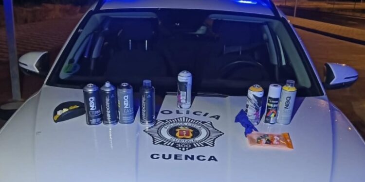 Interceptados tres menores por realizar grafitis en el entorno del Hospital Universitario de Cuenca